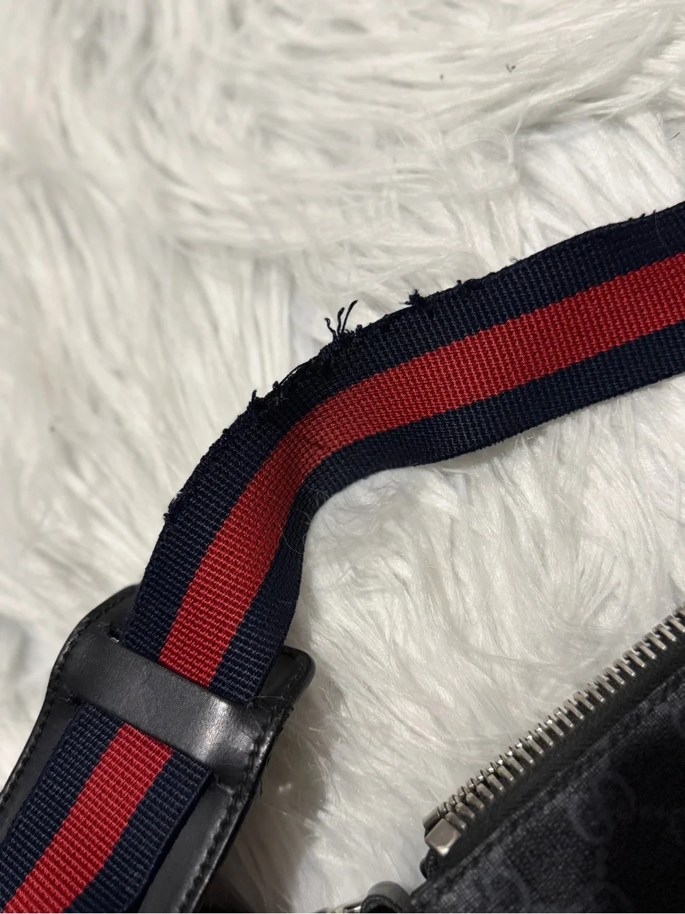 Pre-owned Gucci Black GG Supreme Messenger with Red & Navy Web Strap